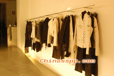 服装卖场陈列与家具配置的协同规划策略