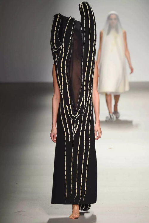 跨界融合 当装置艺术邂逅服装设计——打造顶尖院校青睐的作品集风格